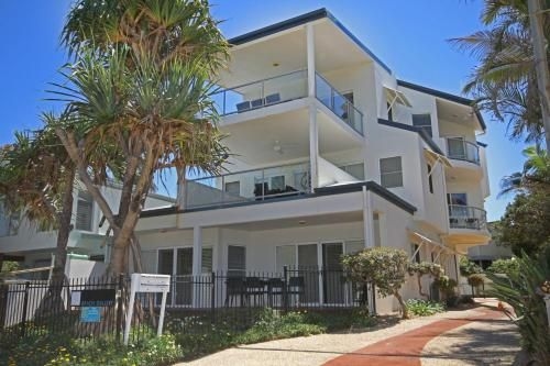 Unit 2, Beach Gallery, 9 Andrew Street Point Arkwright, 500 BOND, LINEN SUPPLIED0