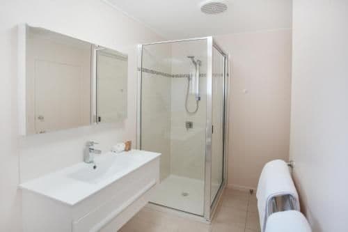 One Bedroom King Apartment