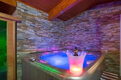 Luxury Three-Bedroom Villa with Spa Bath