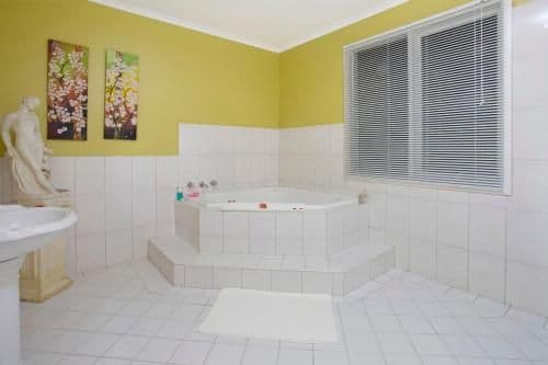 One-Bedroom Villa with Spa Bath