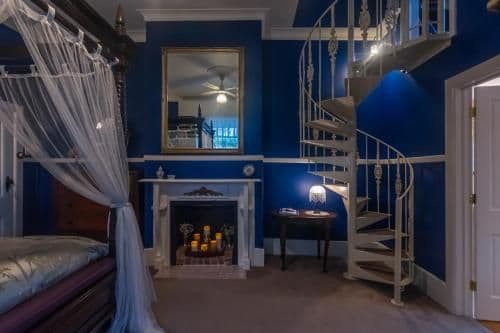 Deluxe Suite with Spa Bath