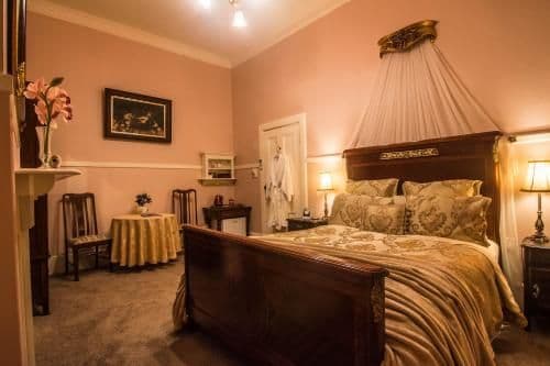Deluxe Queen Suite
