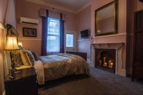 Deluxe Queen Suite