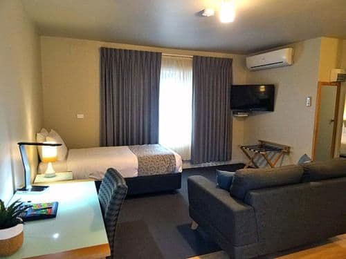Superior One-Bedroom Apartment