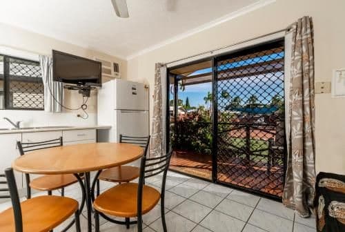 Bungalow - Water Front (5 Guests)