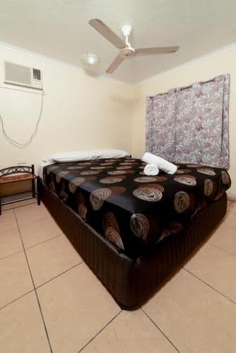 Bungalow - Water Front (5 Guests)