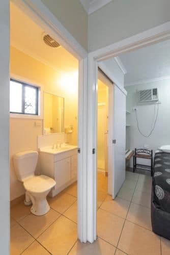 Bungalow - Water Front (5 Guests)