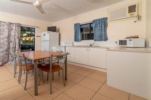 Bungalow - Water Front (5 Guests)