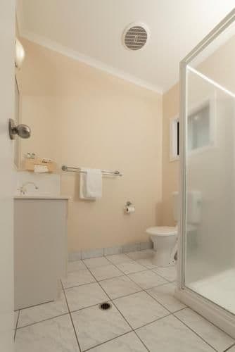 Double or Twin Motel Room - Water Front