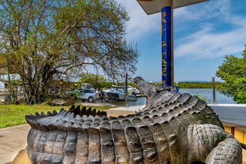 Hinchinbrook Marine Cove Resort1