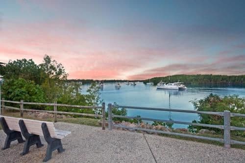 Double or Twin Motel Room - Water Front