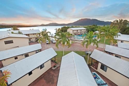 Double or Twin Motel Room - Water Front
