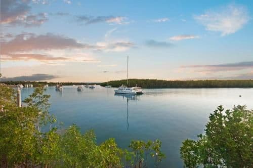 Double or Twin Motel Room - Water Front