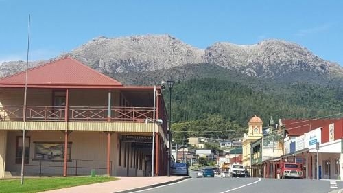 Mt Lyell Motor Inn0