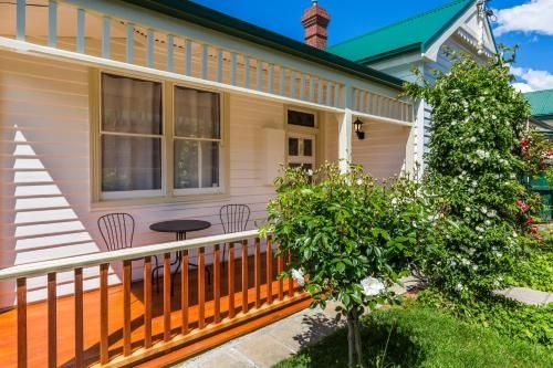 Rosehaven Cottage0