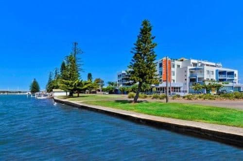 Lakeview Waterfront Apartment