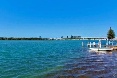 Lakeview Waterfront Apartment
