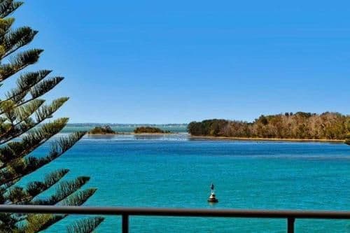 Lakeview Waterfront Apartment