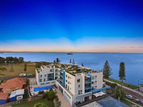 Lakeview Waterfront Apartment