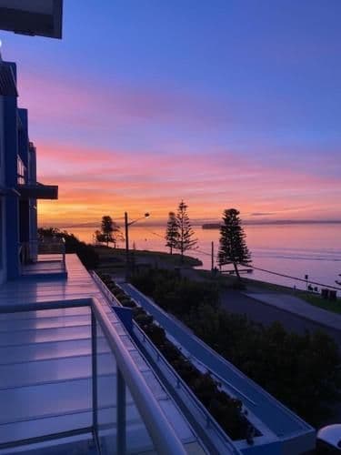 Lakeview Waterfront Apartment