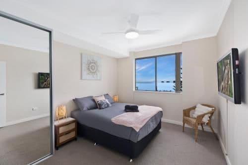 Lakeview Waterfront Apartment