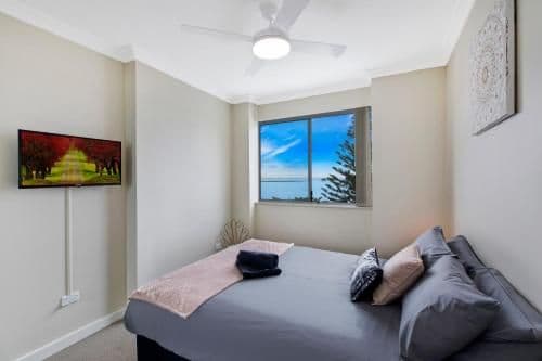 Lakeview Waterfront Apartment