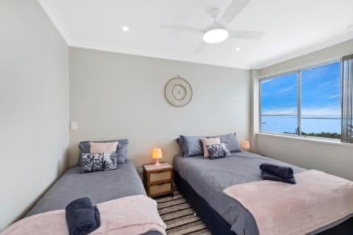 Lakeview Waterfront Apartment