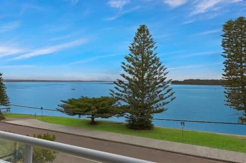 Lakeview Waterfront Apartment