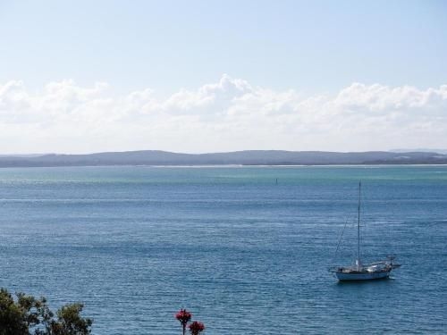 8 'Kiah' , 53 Victoria Parade - stunning water views, WIFI & Air Con2