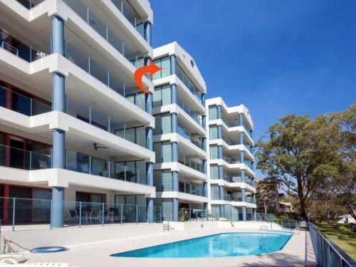 12 'Le Vogue', 16 Magnus St - Sensational Water Views, Lift, Pool & Tennis Court3