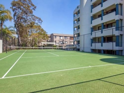 12 'Le Vogue', 16 Magnus St - Sensational Water Views, Lift, Pool & Tennis Court2