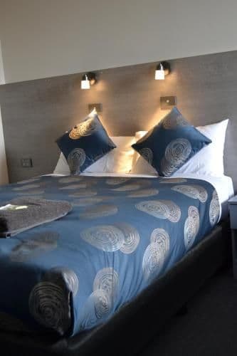 Deluxe Queen Room with Private Bathroom