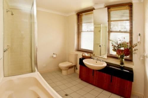 Deluxe Suite with Spa Bath