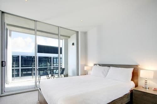 One-Bedroom Apartment - Realm Park 39