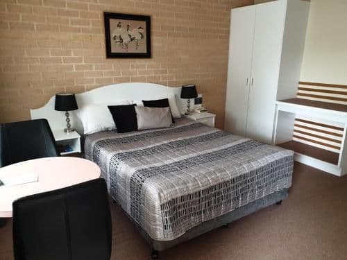 Deluxe Queen Room