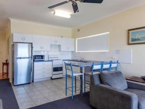 5 'Quarterdeck', 12 Magnus Street - panoramic water views & close to town4