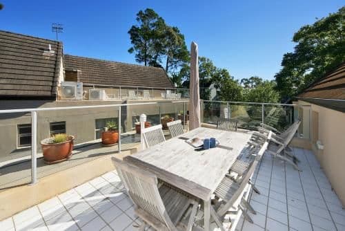 Apartment with Pool View