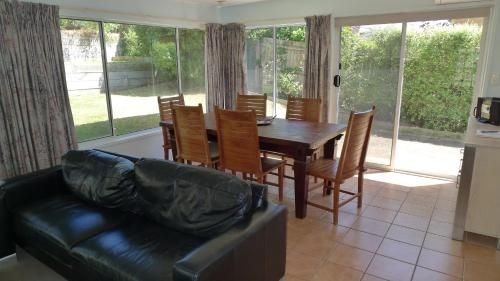 BEACHPOINT COTTAGE (Beachpoint Cottage)1