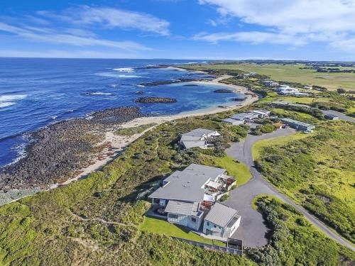 Hearn's Beachside Villa 13