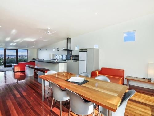 Hearn's Beachside Villa 44