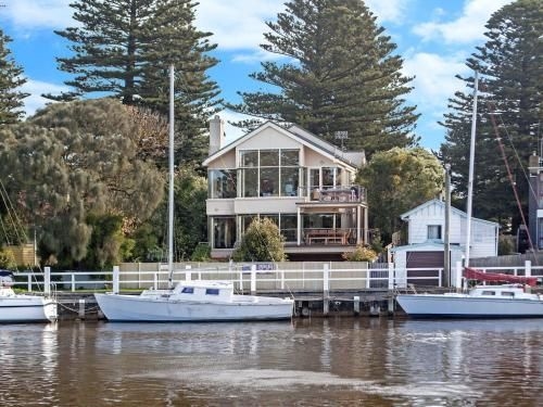 Shearwater Penthouse Apartment2