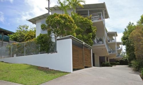 Unit 2 'Sea Breeze Villas', Coolum Beach (Unit 2, Sea Breeze Villas- 39 First Avenue Coolum - WIFI, 400 Bond)0