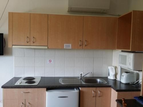 แฮมป์ตัน คอร์ต อพาร์ตเมนต์ (Hampton Court Apartments)4