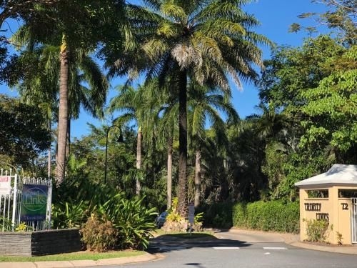 Cairns Golf Course Apartment1