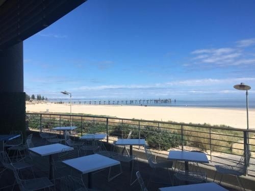Beachside Luxury getaway in Glenelg2