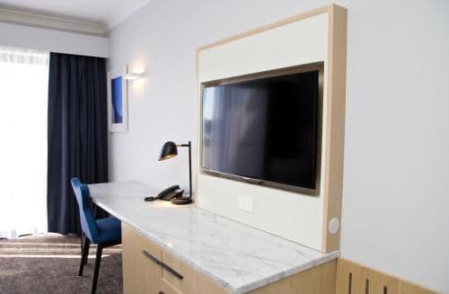 Roadside King Suite Club-Facing