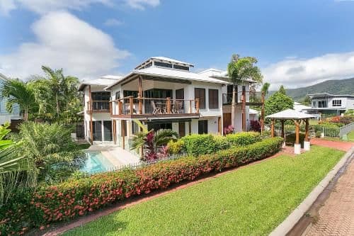 Four-Bedroom House - Beachcomber