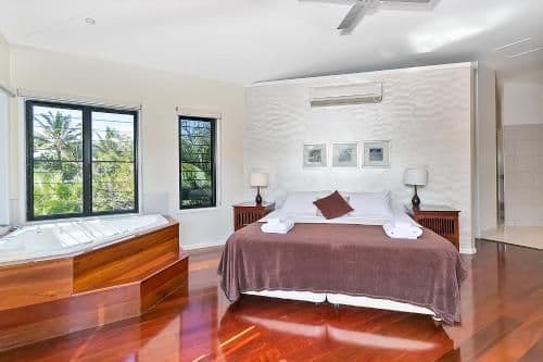 Four-Bedroom House - Beachcomber