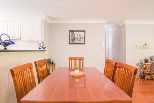 Rustic Hardwood 2 Bedroom Apartment in Randwick1