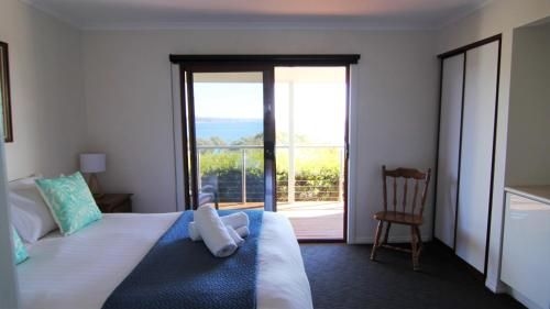 Dolphin Lookout Cottage - amazing views of the Bay of Fires4